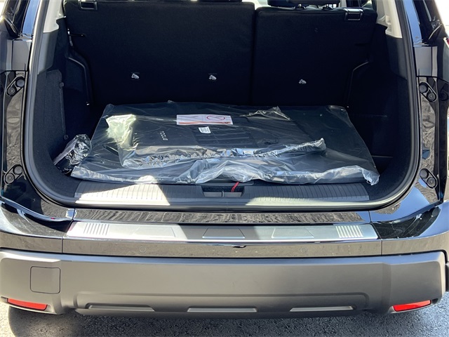 Vehicle image 9 of 28