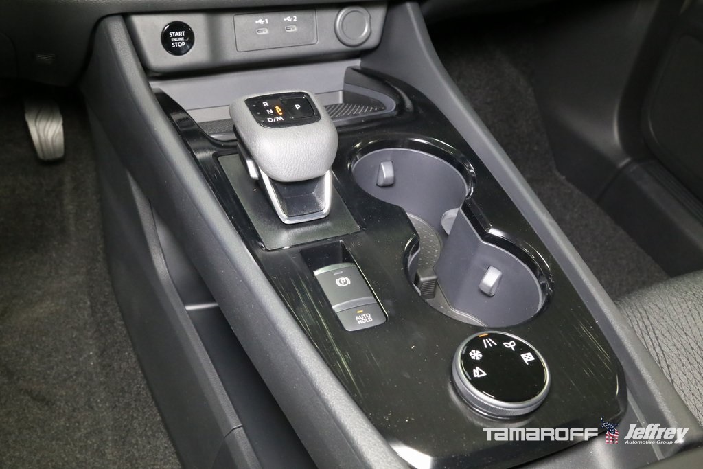 Vehicle image 15 of 18