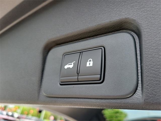Vehicle image 27 of 29