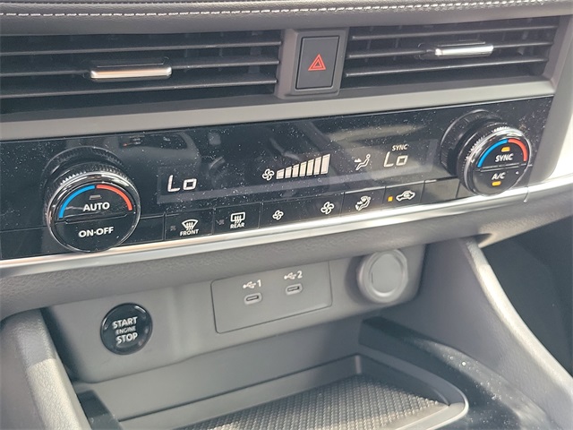 Vehicle image 14 of 29