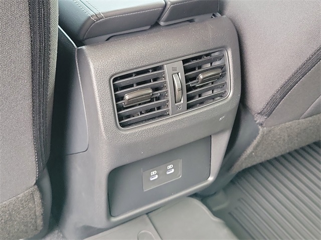 Vehicle image 23 of 29
