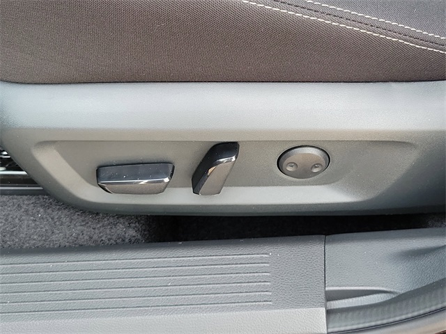 Vehicle image 6 of 29