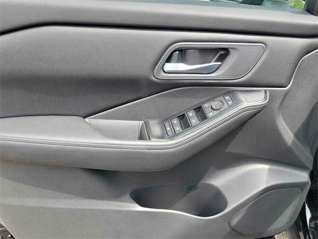 Vehicle image 18 of 29