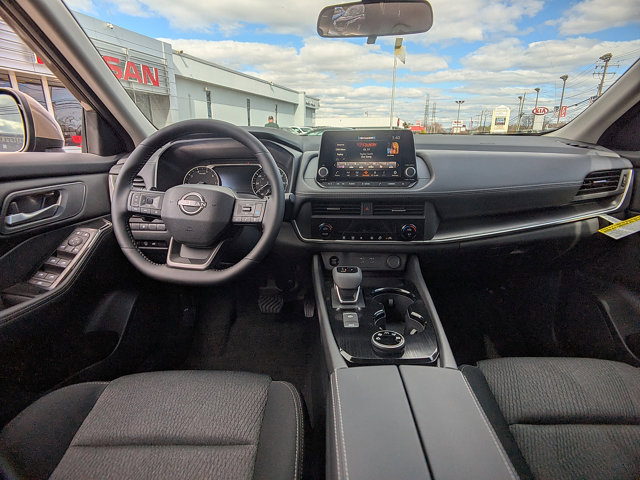 Vehicle image 13 of 27