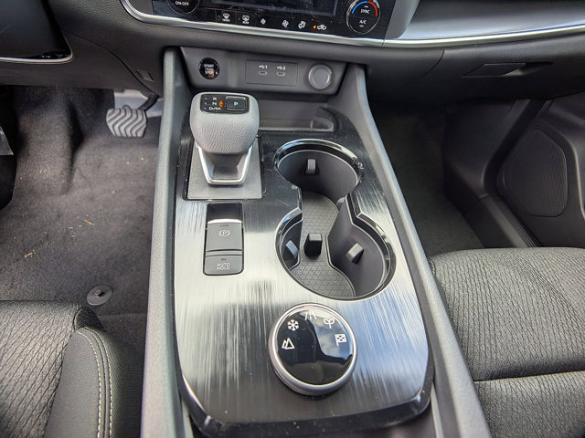 Vehicle image 17 of 27