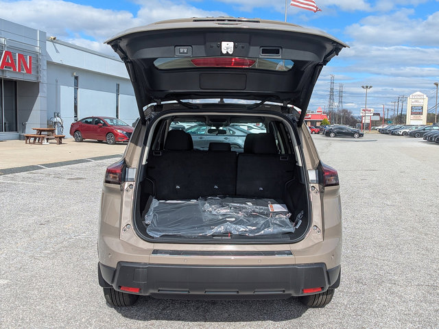 Vehicle image 8 of 27