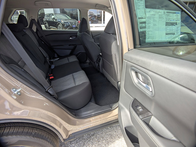 Vehicle image 10 of 27