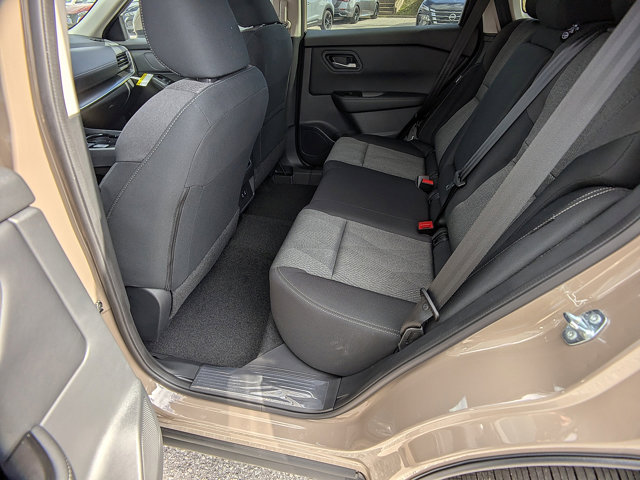 Vehicle image 12 of 27