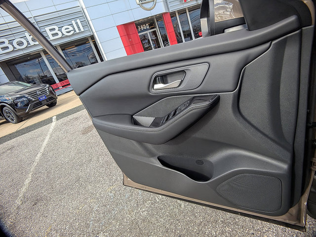 Vehicle image 18 of 27