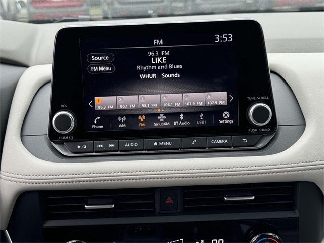 Vehicle image 13 of 18