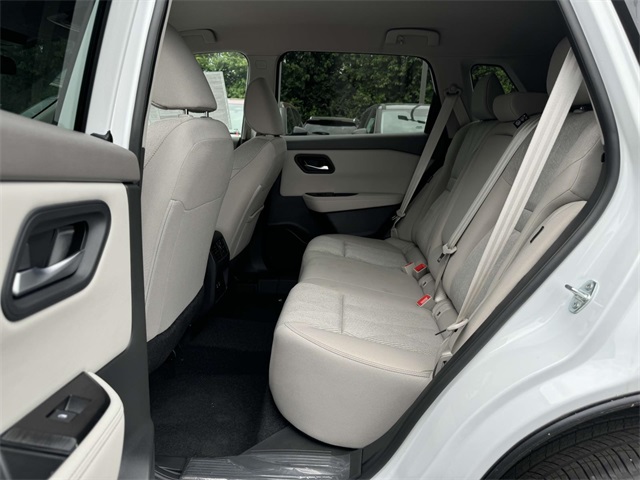 Vehicle image 9 of 18