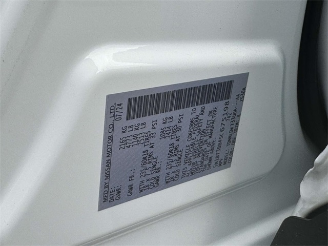 Vehicle image 17 of 18