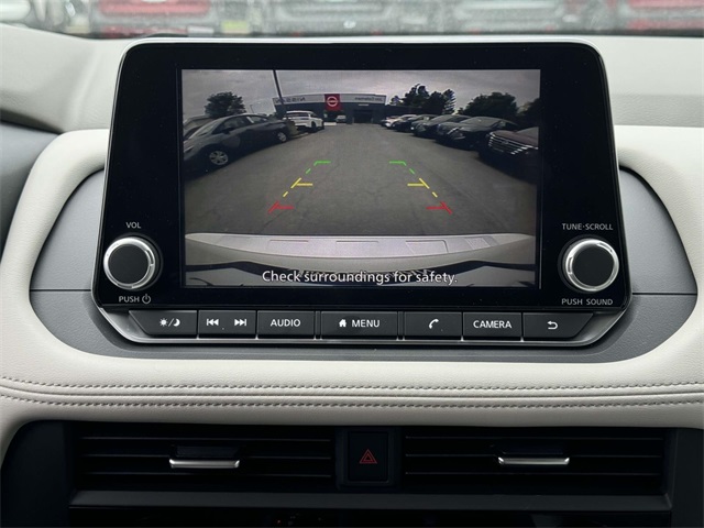 Vehicle image 14 of 18