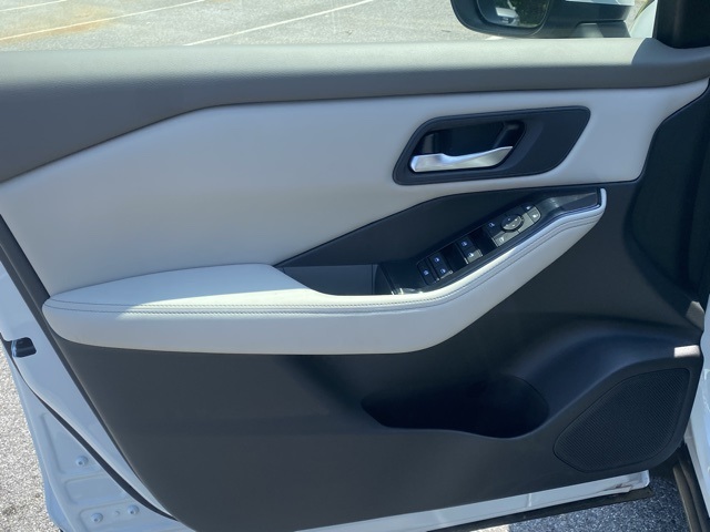 Vehicle image 29 of 36