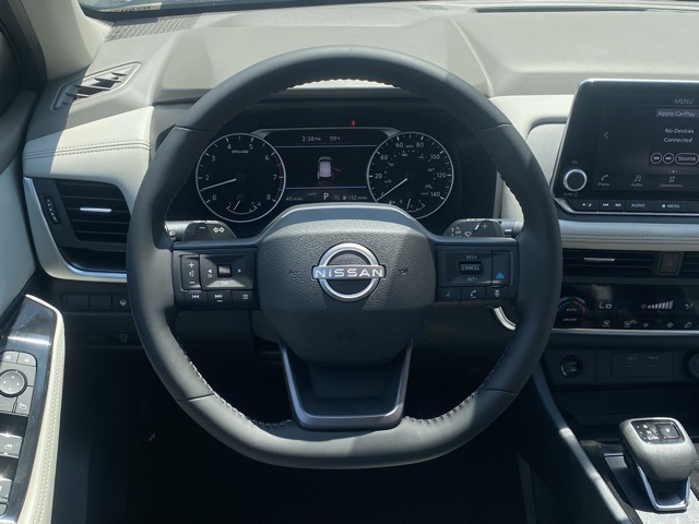 Vehicle image 32 of 36