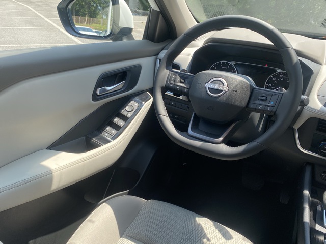 Vehicle image 17 of 36