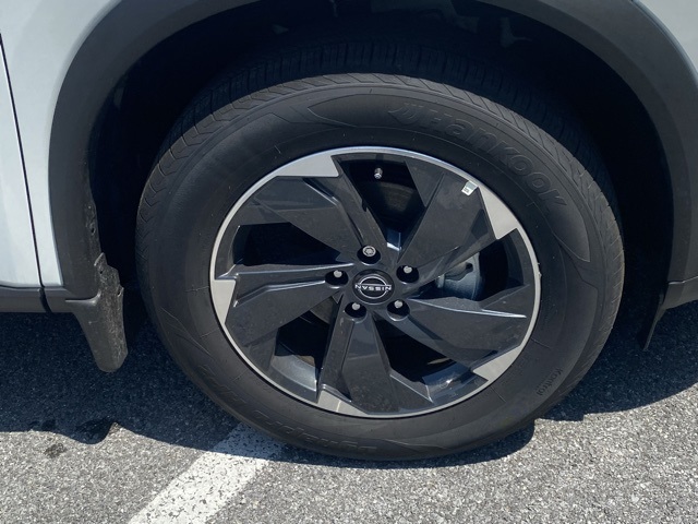 Vehicle image 8 of 36