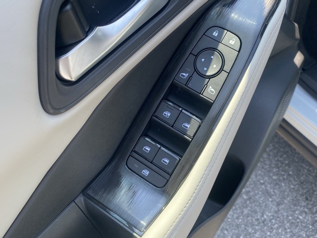 Vehicle image 35 of 36