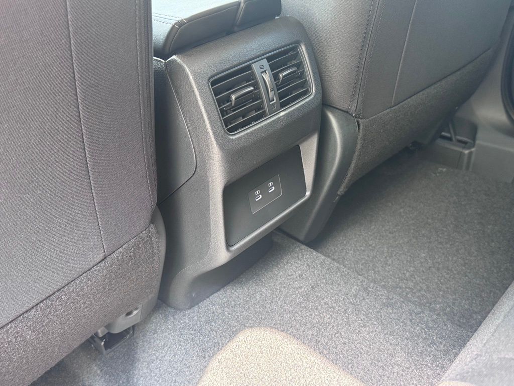 Vehicle image 19 of 23