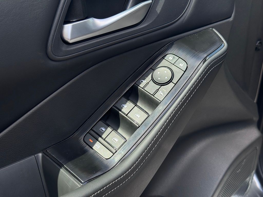 Vehicle image 17 of 23
