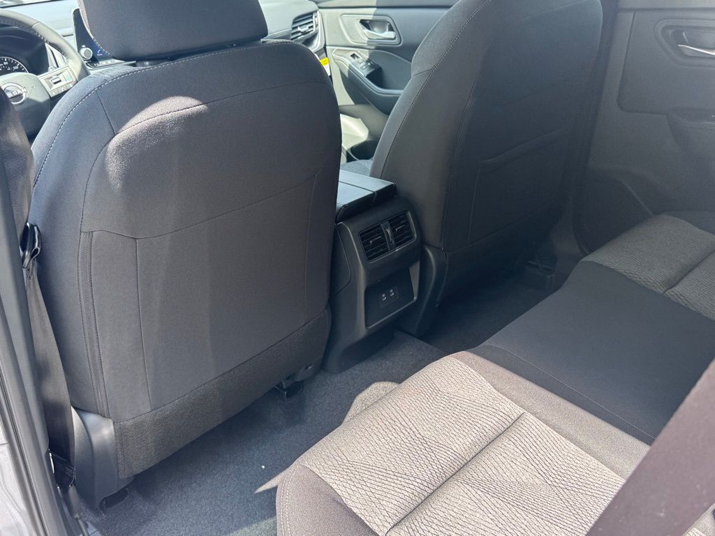Vehicle image 9 of 23