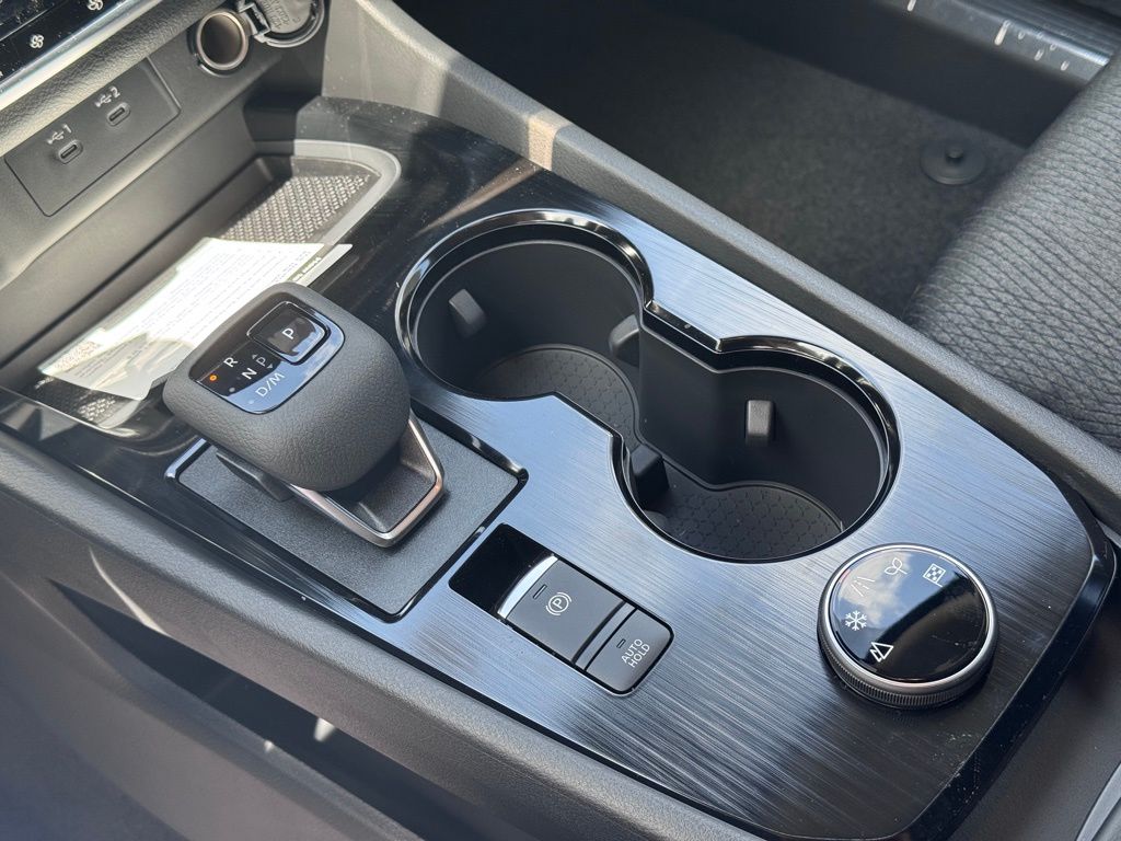 Vehicle image 15 of 23