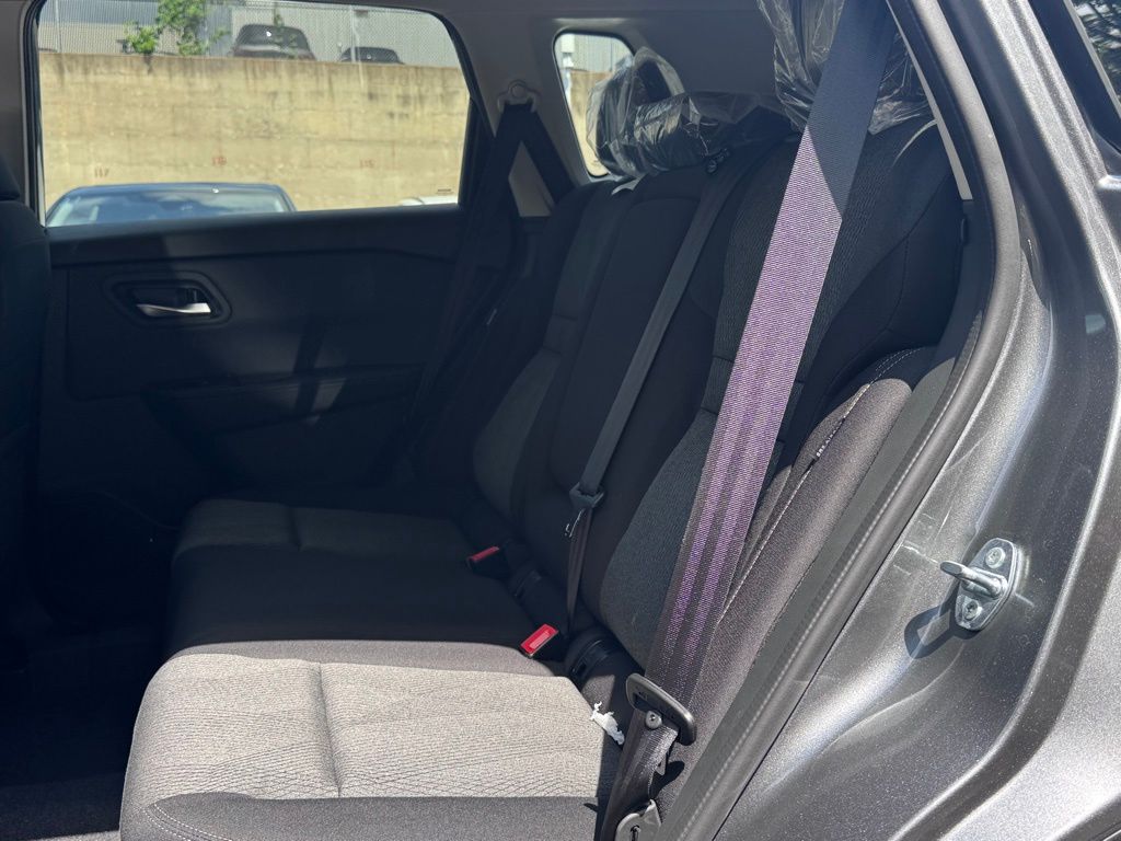 Vehicle image 21 of 23