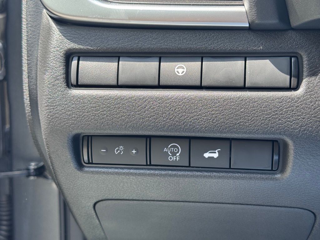 Vehicle image 18 of 23