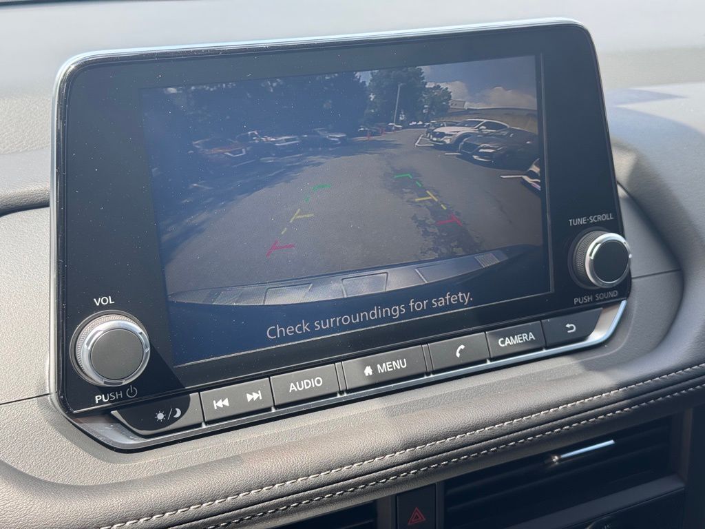 Vehicle image 13 of 23