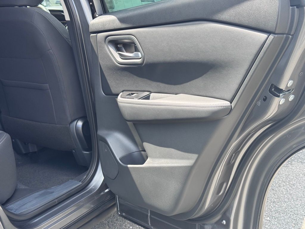 Vehicle image 10 of 23