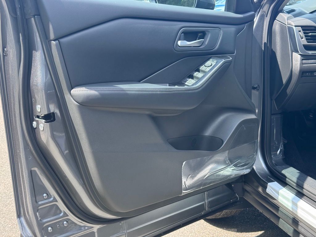 Vehicle image 16 of 23