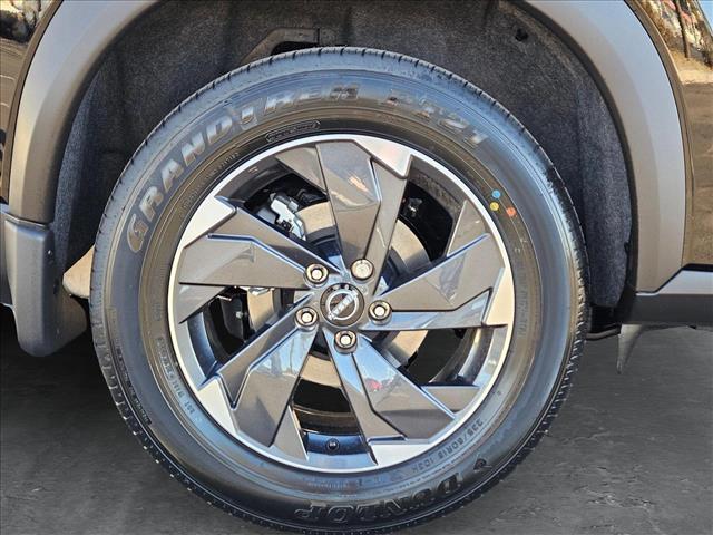 Vehicle image 10 of 17