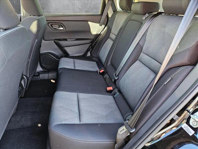 Vehicle image 15 of 17