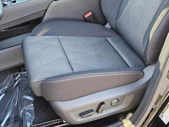 Vehicle image 4 of 17