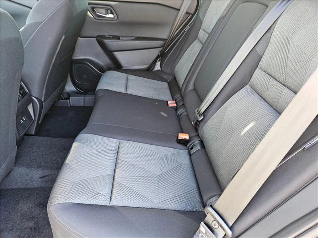 Vehicle image 15 of 18