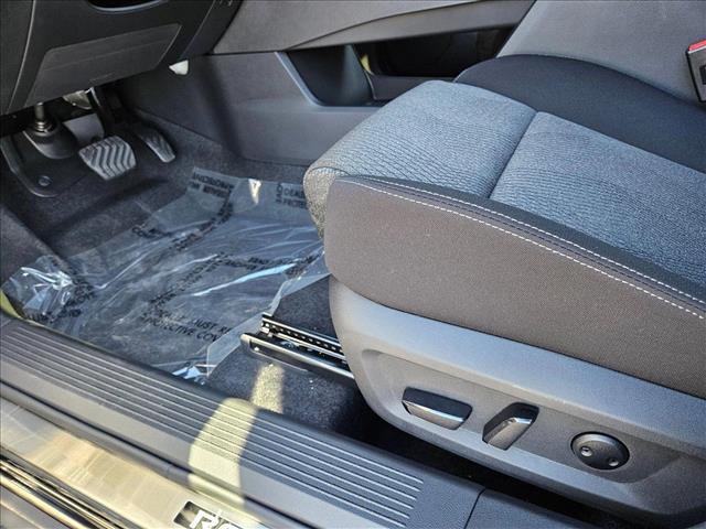 Vehicle image 4 of 18