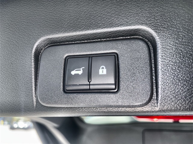 Vehicle image 32 of 40