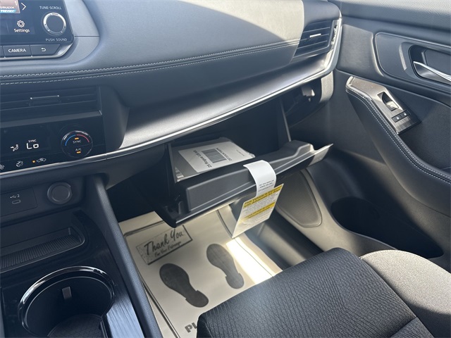 Vehicle image 24 of 40