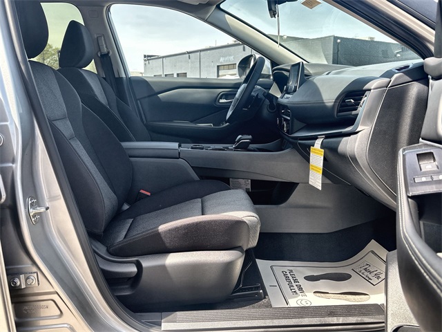 Vehicle image 17 of 40