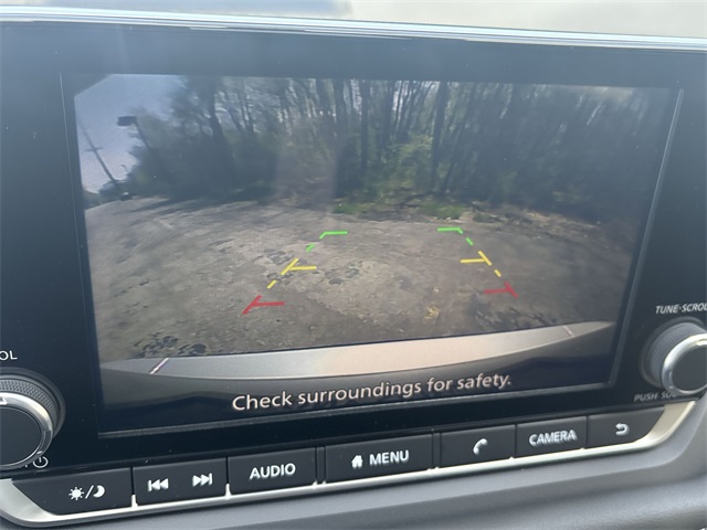 Vehicle image 21 of 40