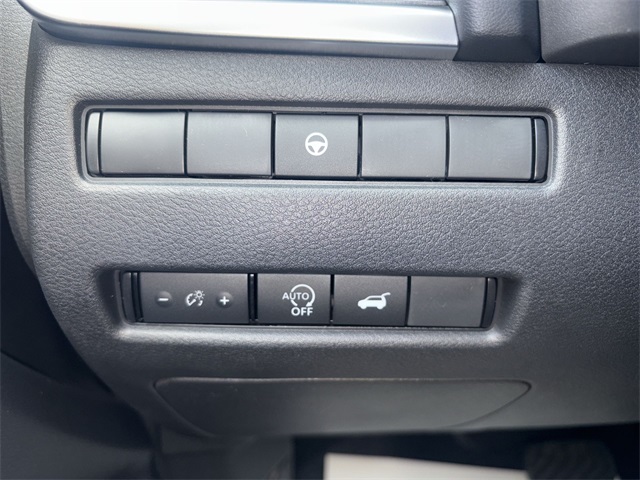 Vehicle image 25 of 40