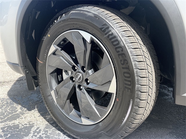 Vehicle image 12 of 40