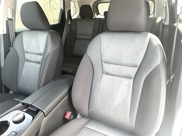 Vehicle image 16 of 40