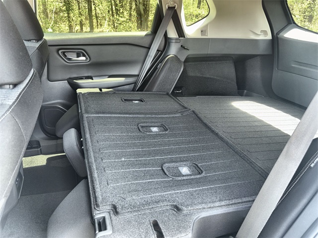 Vehicle image 14 of 40