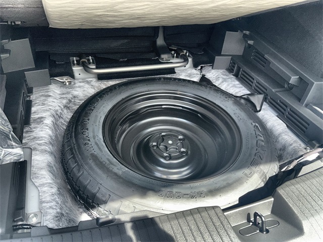 Vehicle image 34 of 40