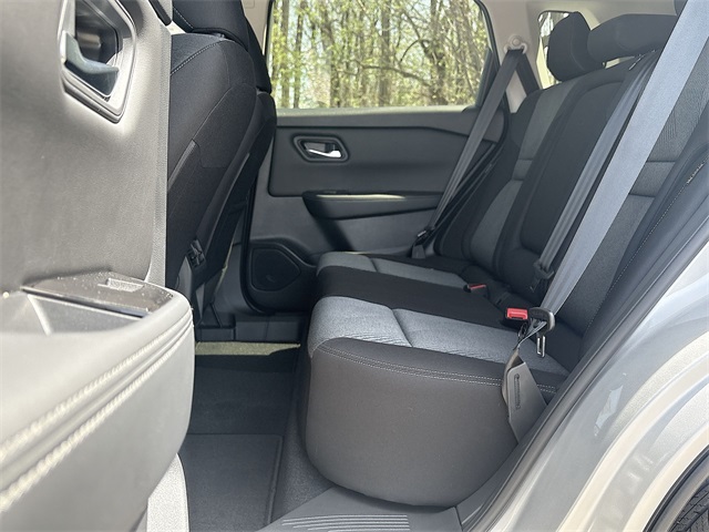 Vehicle image 15 of 40