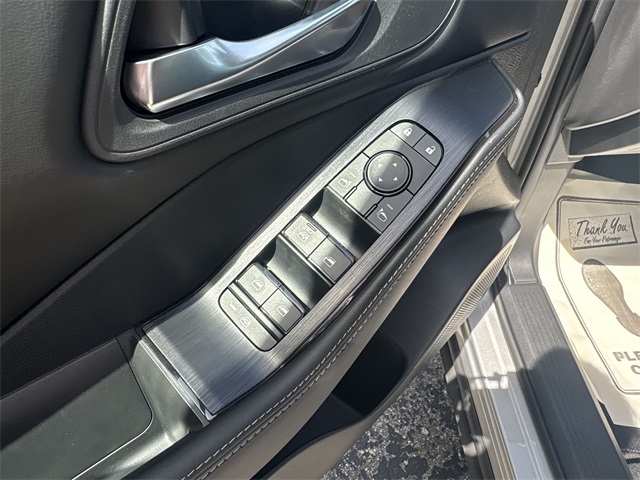 Vehicle image 38 of 40
