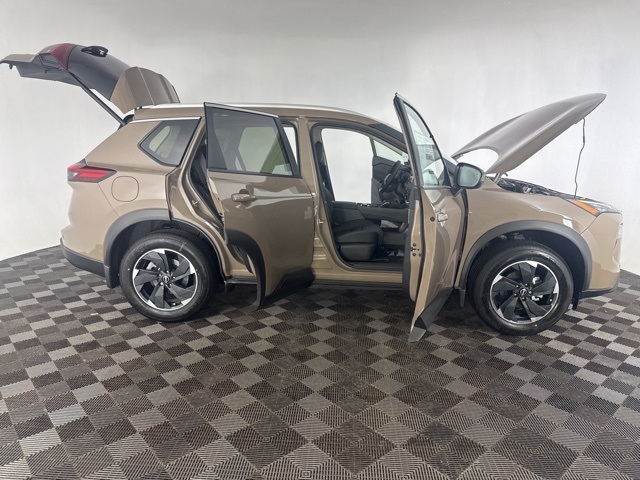 Vehicle image 7 of 28