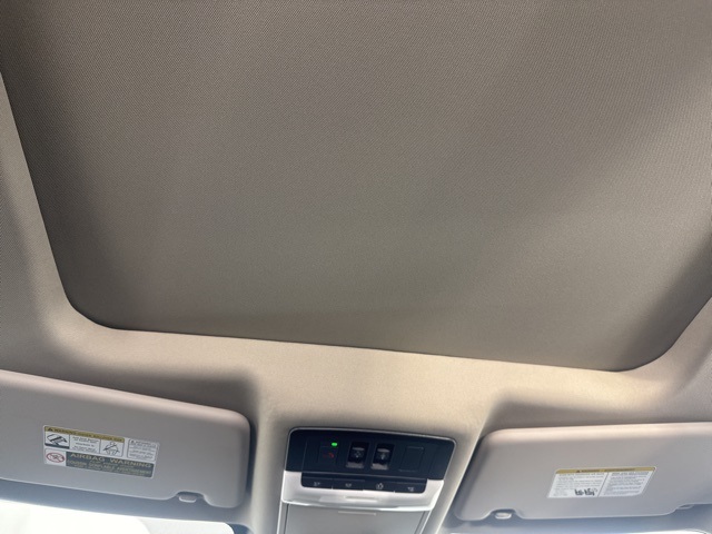 Vehicle image 23 of 28