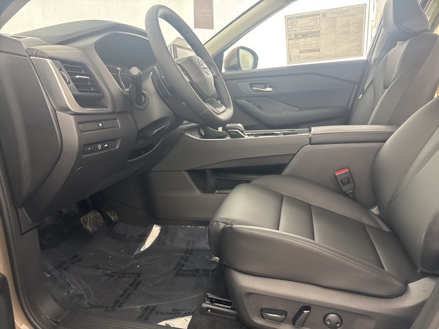 Vehicle image 24 of 28